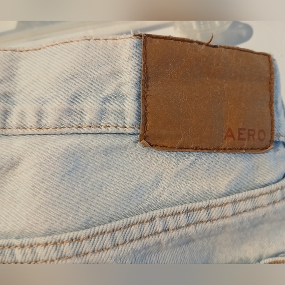 Aeropostale Women's Distressed Light Wash Jeans - Picture 8 of 8